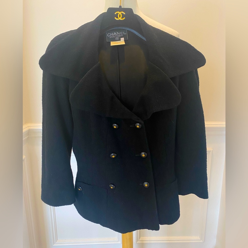 Chanel Fall/Winter 95 RTW vintage double breasted boucle jacket.